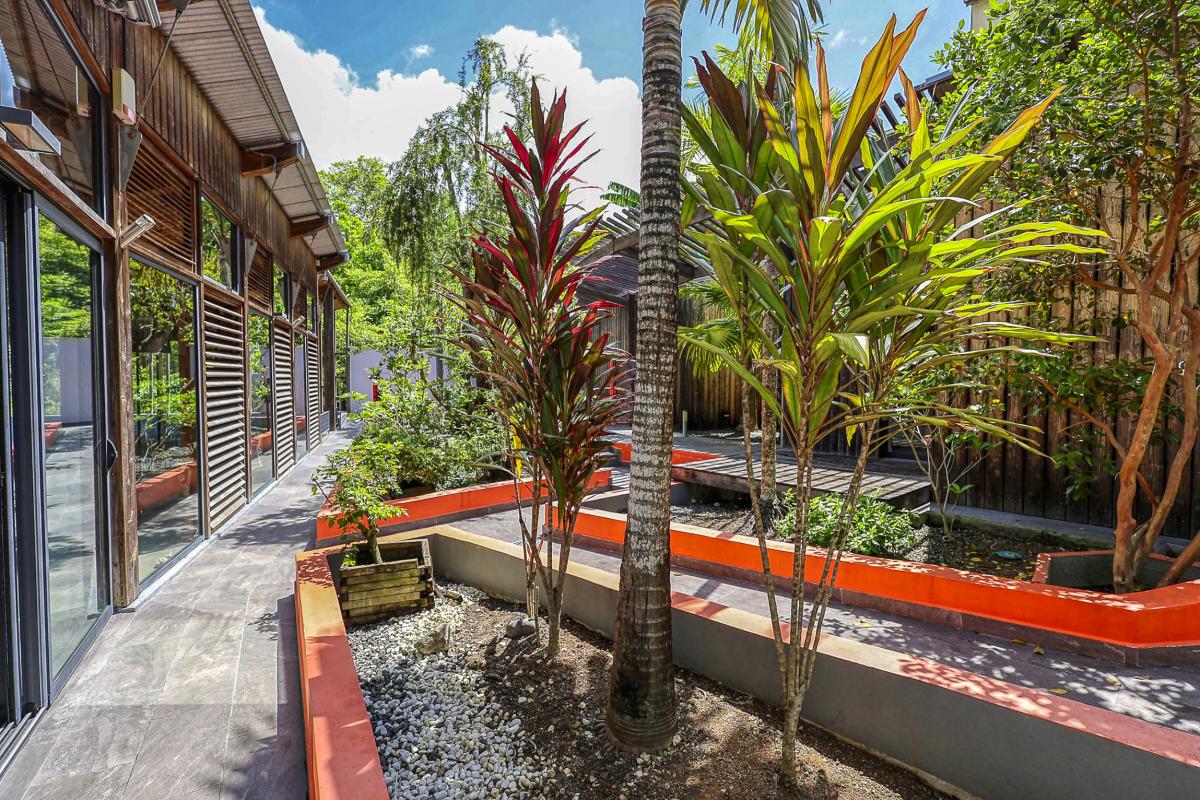 22.Location villa piscine Le Gosier Guadeloupe_Accés chambres